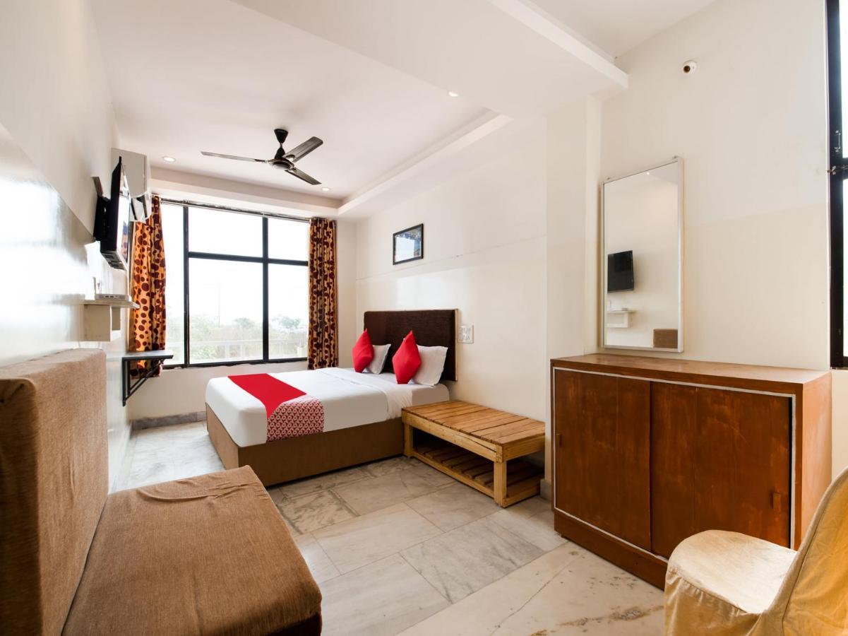 OYO 69511 Hotel Sea E Pearl Visakhapatnam Exterior foto